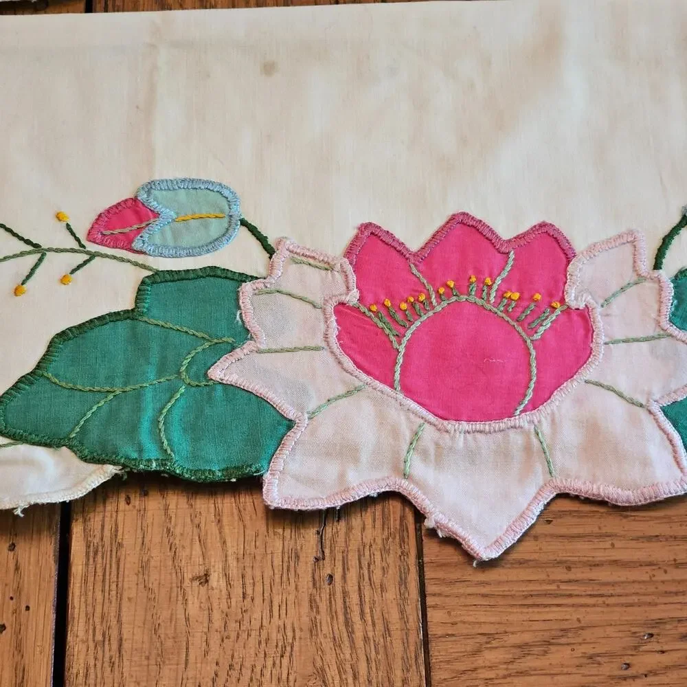 VTG Hand Applique Embroidered Floral Waterlillies Pillowcases Cottagecore